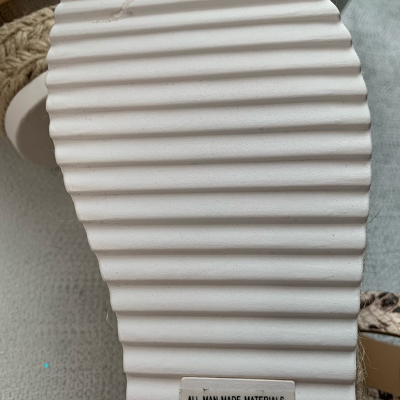 Soda Snake Skin platform Sandals women’s 6.5 or 8, 8.5,9,9.5 or 10 - Picture 15 of 16